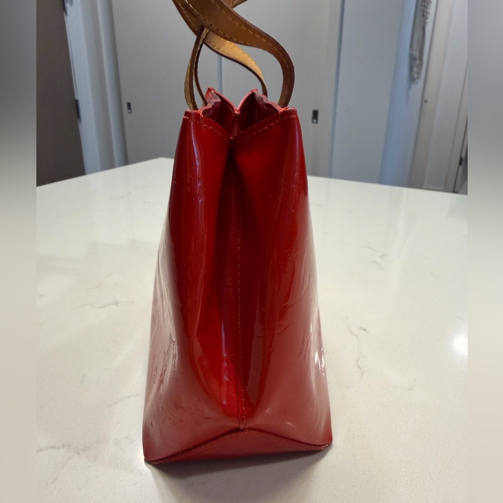 Louis Vuitton Red Vernis Reade Handbag - Picture 5 of 10